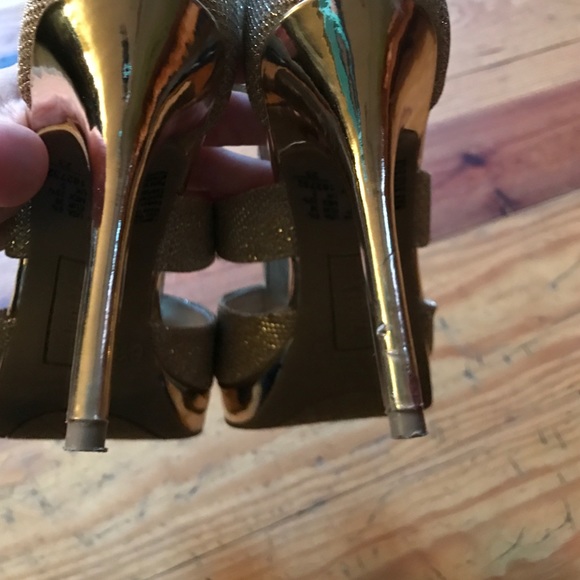 Gold high heel shoes - Picture 4 of 4