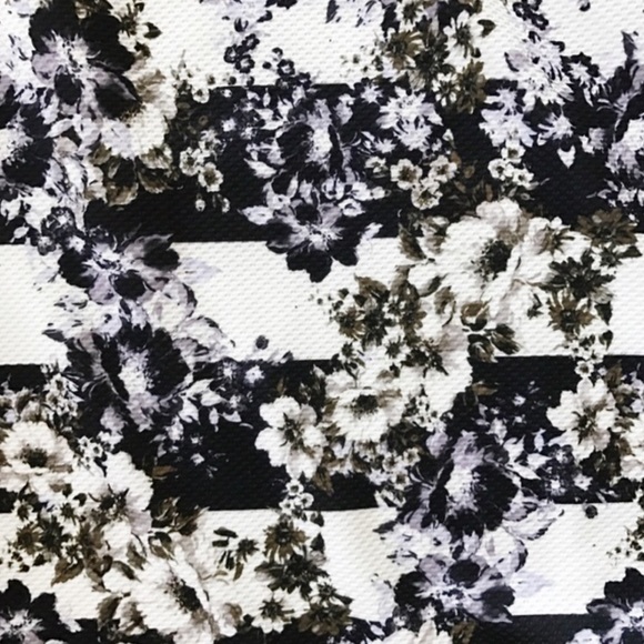 👑5/$25✨ Striped Floral Circle Skirt - Picture 3 of 3