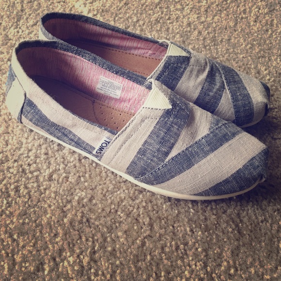 TOMS- brand new!