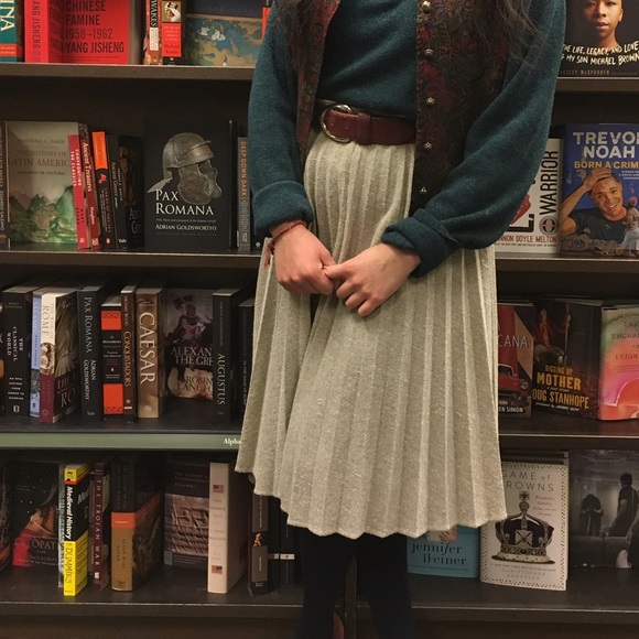 Polyester light tan skirt ⏳