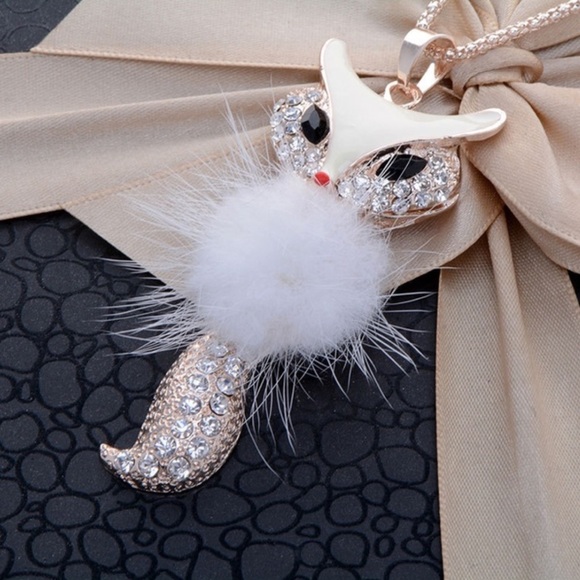 🔥1 LEFT🔥HP🎉 Fur & Crystals Sweater Fox Necklace - Picture 2 of 3
