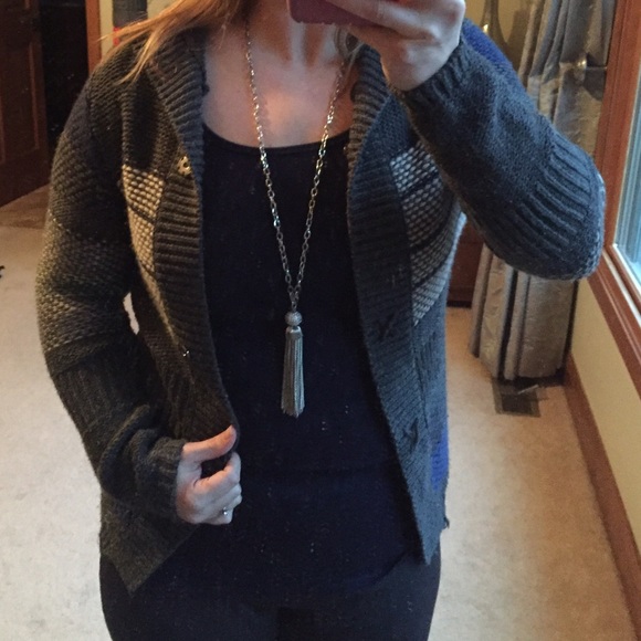 BKE Hooded Sweater - Picture 2 of 2