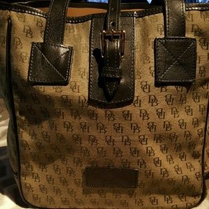 Dooney and bourke signature tote