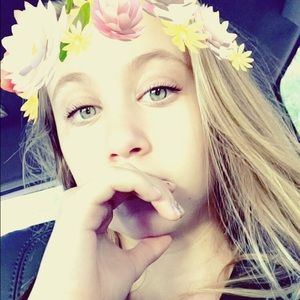 Meet your Posher, Makenzie