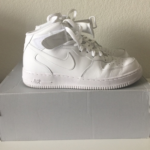 NIKE AIR FORCE 1