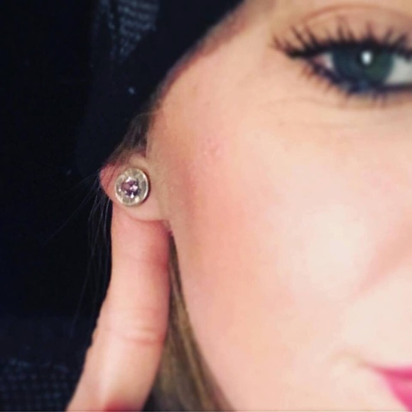 Earrings - Picture 1 of 3