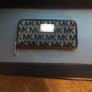 MK signature wallet