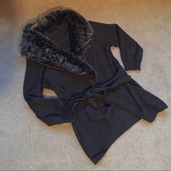 The Limited Cardigan - Picture 1 of 2