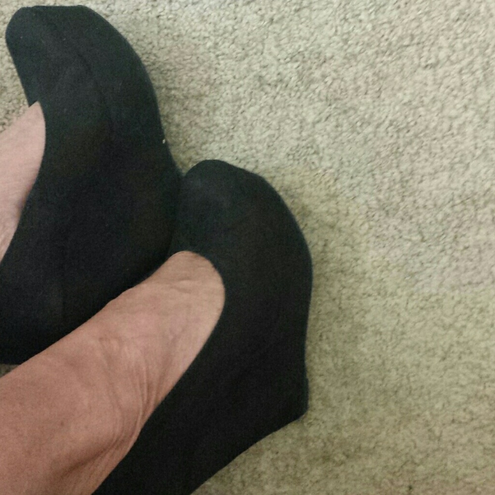 Cute Black Suede Wedge Heels. Size 6 1/2. - Picture 7 of 8