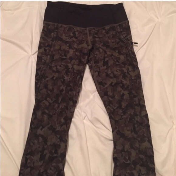 Lululemon mystic jungle camp crops