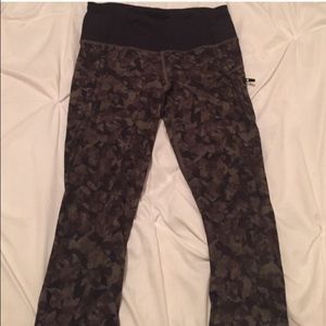 Lululemon mystic jungle camp crops