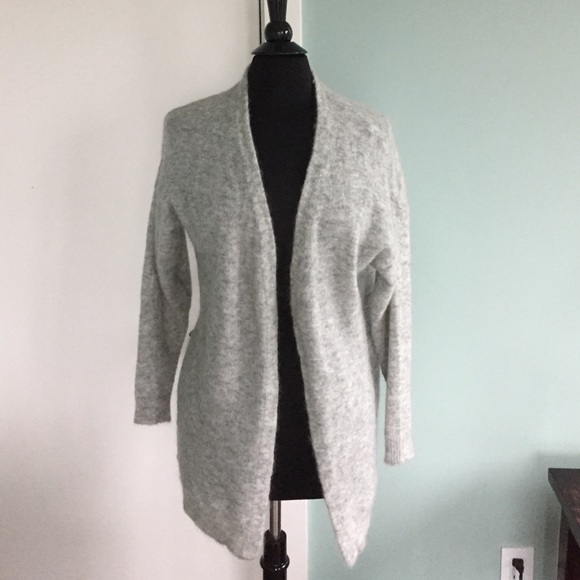 Cardigan in grey wool with open front