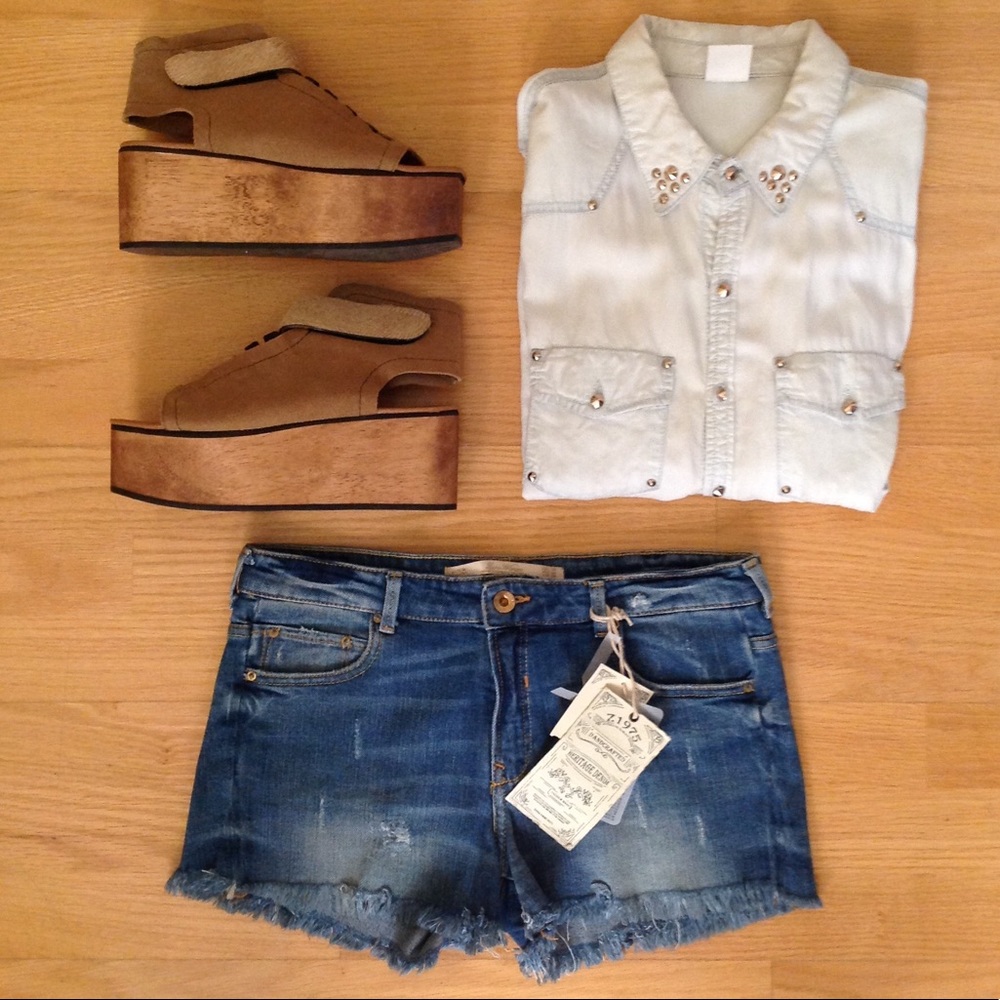 🆕 Zara low rise raw hem shorts
