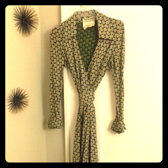 Vintage Diane Von Furstenberg wrap dress. - Picture 1 of 4