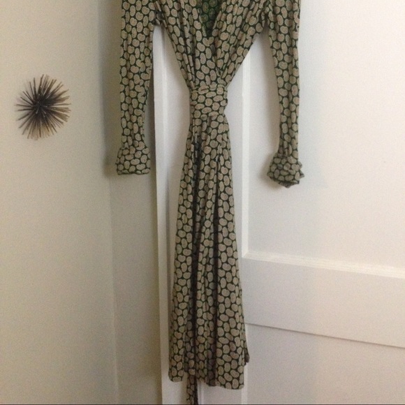 Vintage Diane Von Furstenberg wrap dress. - Picture 2 of 4