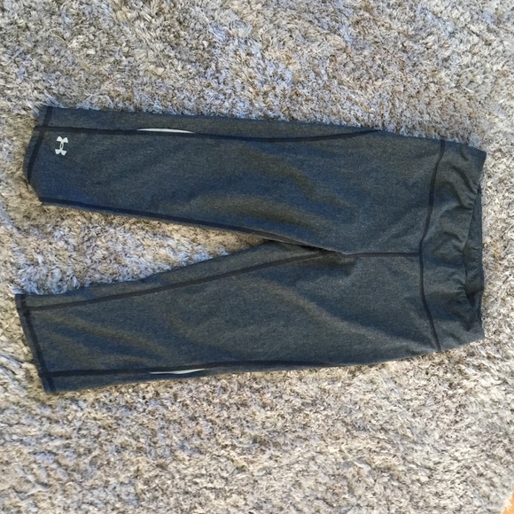 Under Armour Small Capri work out pants