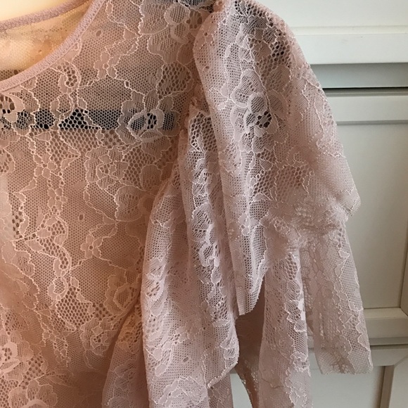 Lace Ruffle Top 💕 - Picture 2 of 2