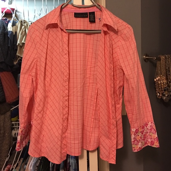 Attention pink button down
