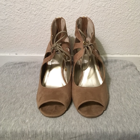 Yan strapping heels
