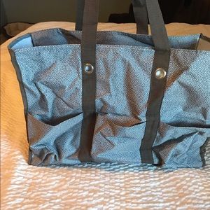 Zip top utility tote