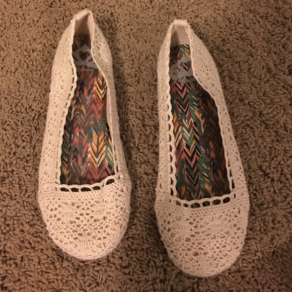 Fergalicious off white lace flats
