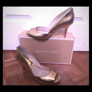 Michael Kors Nathalie Leather Peep Toe Pump