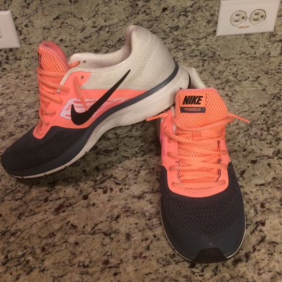 Nike Shoes - Women's Nike Pegasus 30