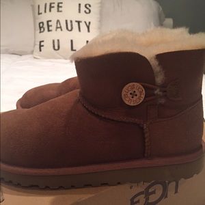 Mini Bailey Button Chestnut Uggs