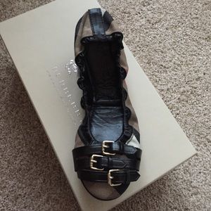 Burberry falcony flats
