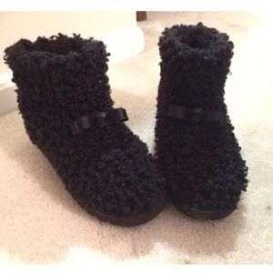 Brand new womens black fur winter boots size 7/8