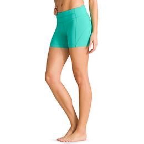 NWT Athleta Kickbooty shorts in Teal