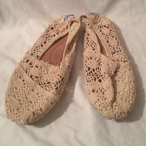 Tan Crochet Toms Size 8