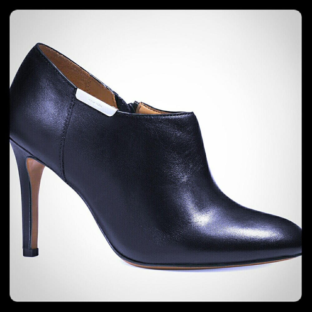 AUTHENTIC Coach shooties, box plus free gift