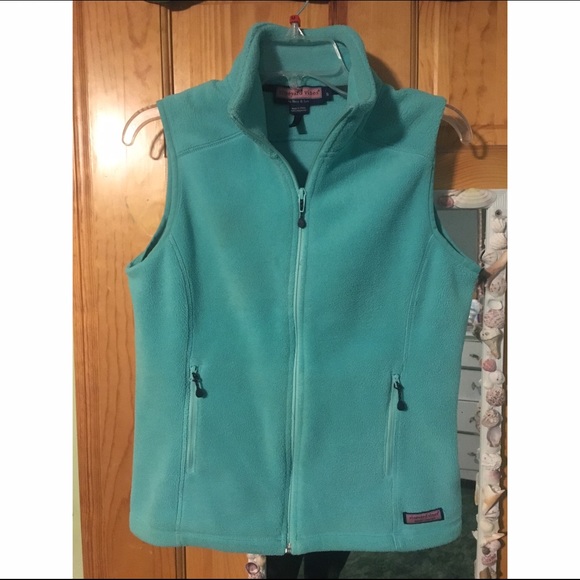 Teal vineyard vines fleece vest!