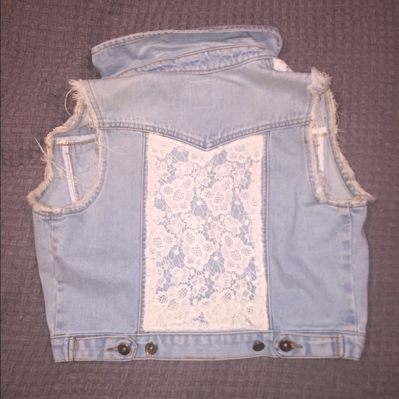 Jean vest with lace patches - Picture 2 of 2