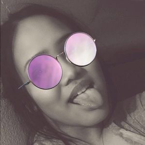 Meet your Posher, Neni