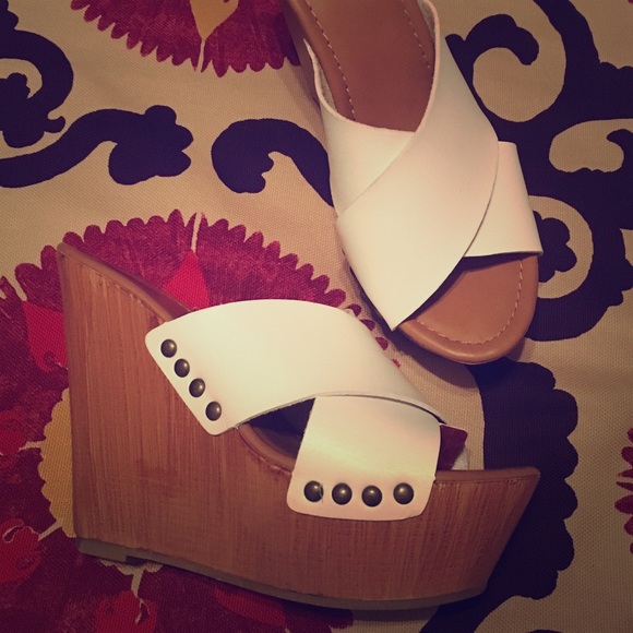 NWT White wedge sandals with studs