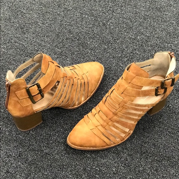 🎉LAST 1🎉LADIES DOUBLE BUCKLES CHUNKY HEEL BOOTIE - Picture 2 of 6