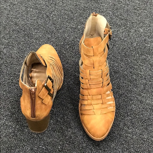 🎉LAST 1🎉LADIES DOUBLE BUCKLES CHUNKY HEEL BOOTIE - Picture 3 of 6