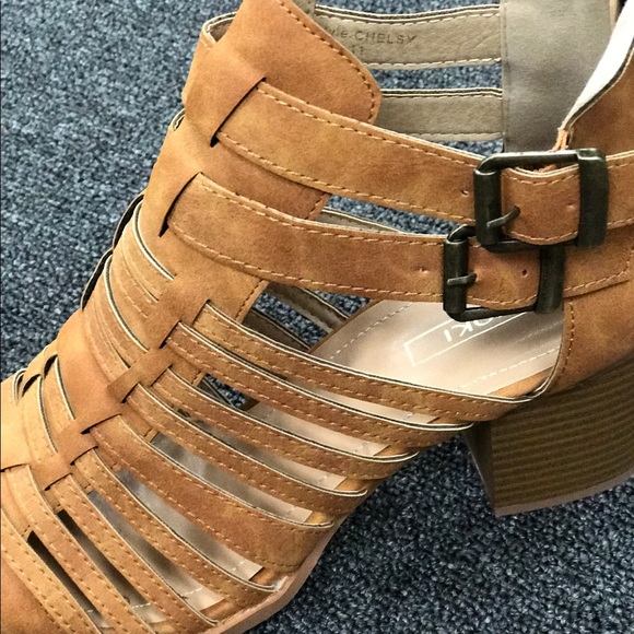 🎉LAST 1🎉LADIES DOUBLE BUCKLES CHUNKY HEEL BOOTIE - Picture 4 of 6