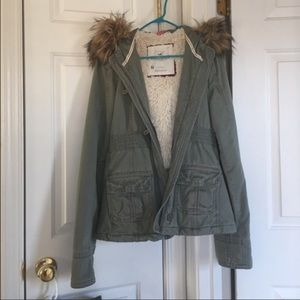 **price drop** Warm, olive-colored winter coat (M)