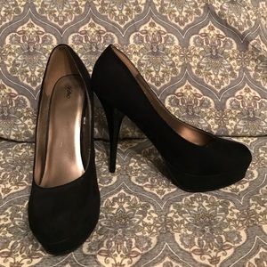 Black closed toe stiletto pumps