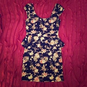 EVERYTHING MUST GO 🔥floral dress with peplum