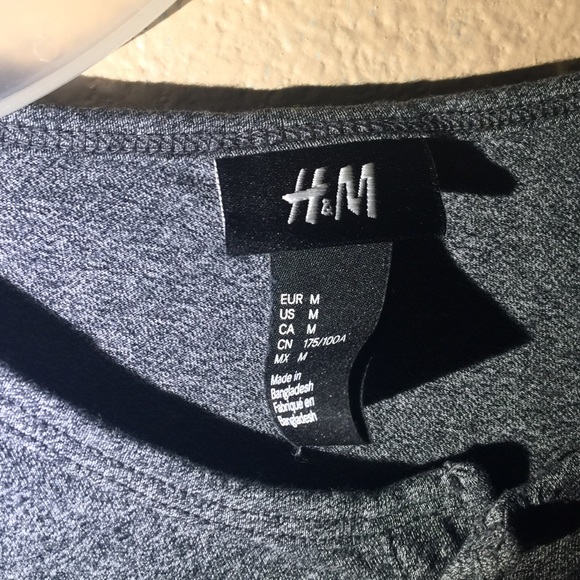 H&M long sleeve tee - Picture 2 of 2