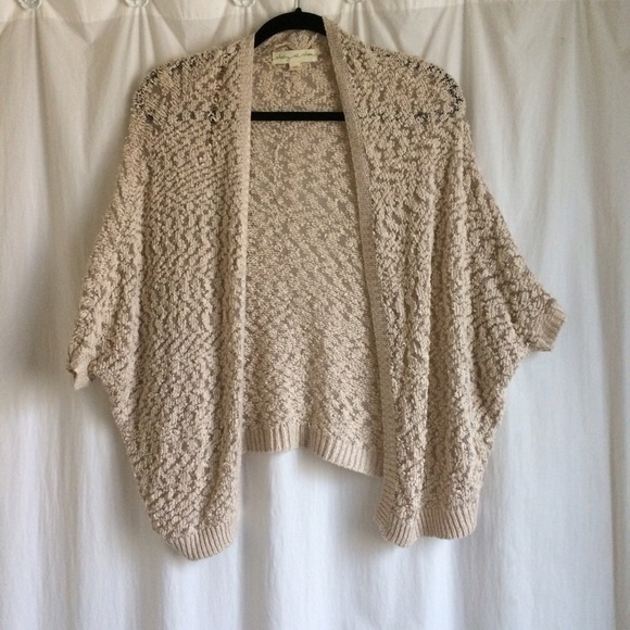 Knit quarter sleeve cardigan