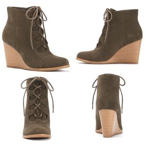 NWT olive green lace booties!
