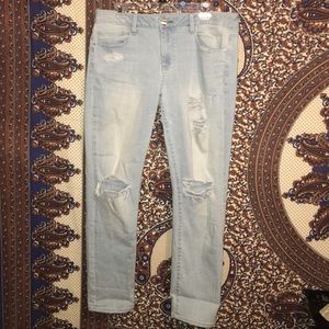 AMERICAN EAGLE ripped jeans! Size 14