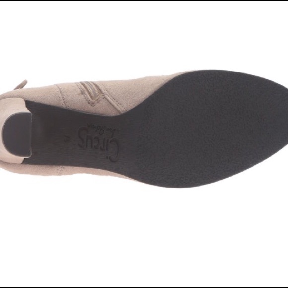 Brand New Sam Edelman Genuine Suede Ankle Bootie - Picture 2 of 3