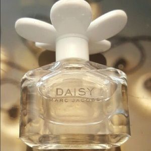 Daisy perfume
