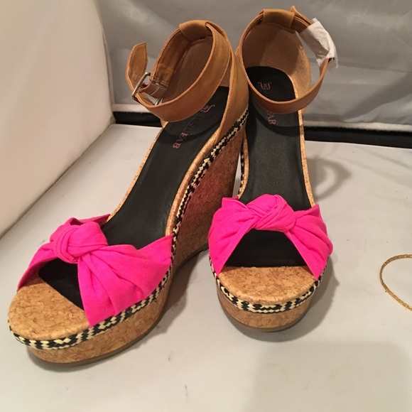 Shoe
